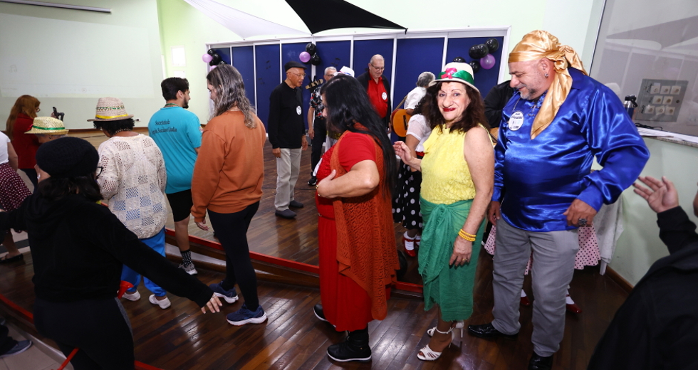 The Vovoice na Casa do Idoso Sul. Foto: Claudio Vieira/PMSJC 31-10-2025  