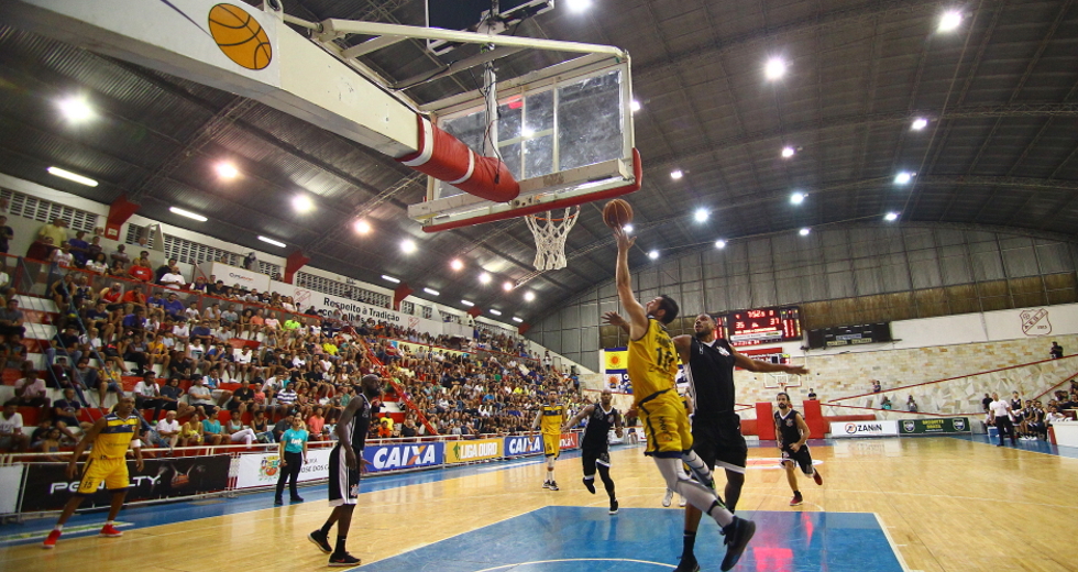 liga_ouro_basquete_71-claudio_vieira.jpg