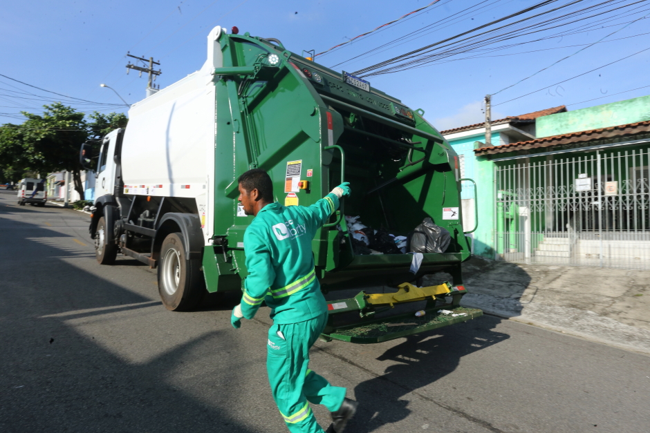 Primeiro Dia de Coleta de Lixo da nova empresa na Zona Leste