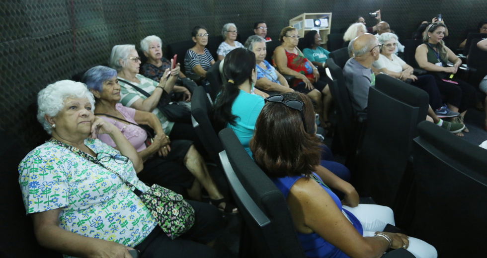 idosos-visitam-museu-interativo-de-ciencias-mic-fotosadenir-brittopmsjc-0903_52736099212_o.jpg