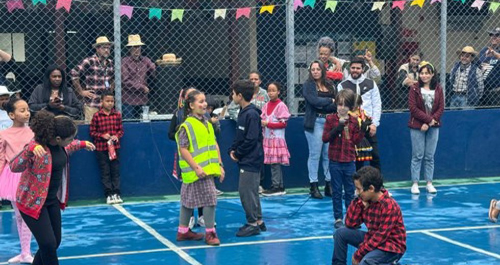Quadra da sede recebeu apresentações de Circo, Maracatu, Flauta, Teatro, Dança da Fita e Quadrilha