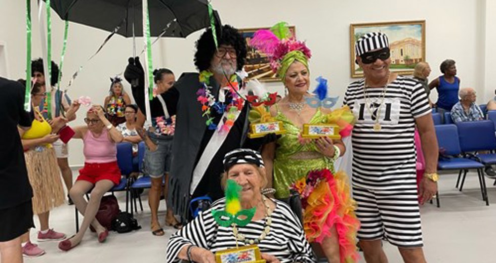 Concurso de fantasias de Carnaval na Casa do Idoso Centro
