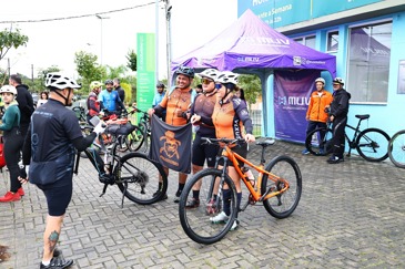 O cenário do evento foi de tempo fechado e garoa. Ainda assim os participantes encararam o desafio