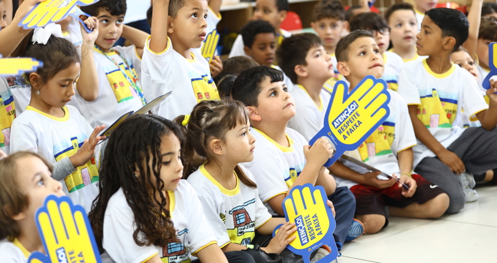Ação Educamob da SEMOB no CEDIN Dra. Zilda Arns Neumann. Foto: Claudio Vieira/PMSJC 24-10-2025