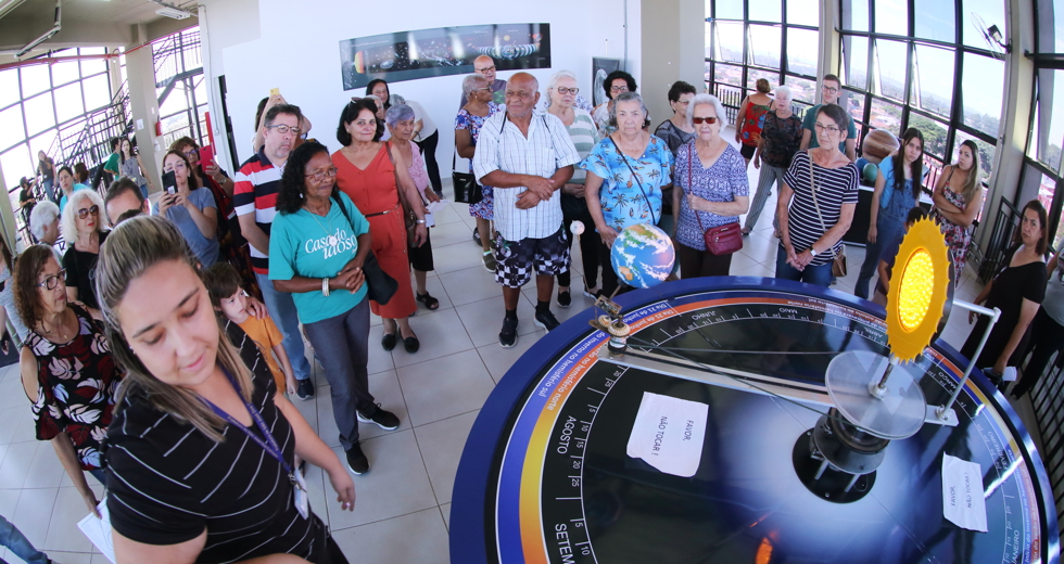 idosos-visitam-museu-interativo-de-ciencias-mic-fotosadenir-brittopmsjc-0903_52736875689_o.jpg