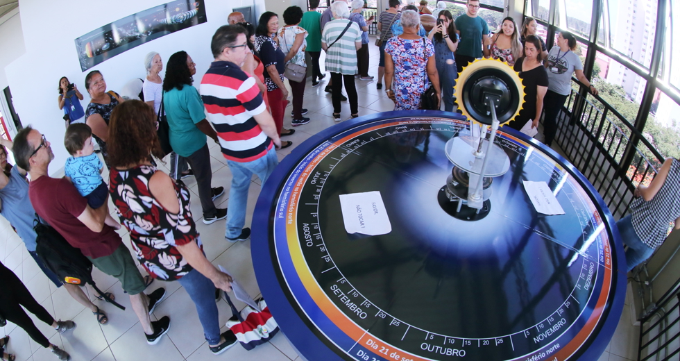 idosos-da-regiao-leste-se-encantam-com-o-museu-de-ciencias.jpg