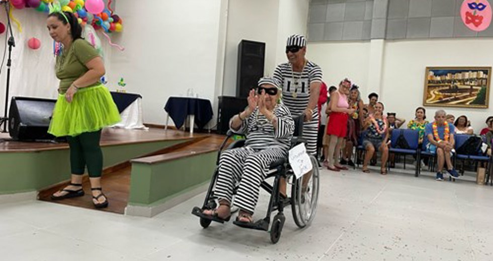 Concurso de fantasias de Carnaval na Casa do Idoso Centro