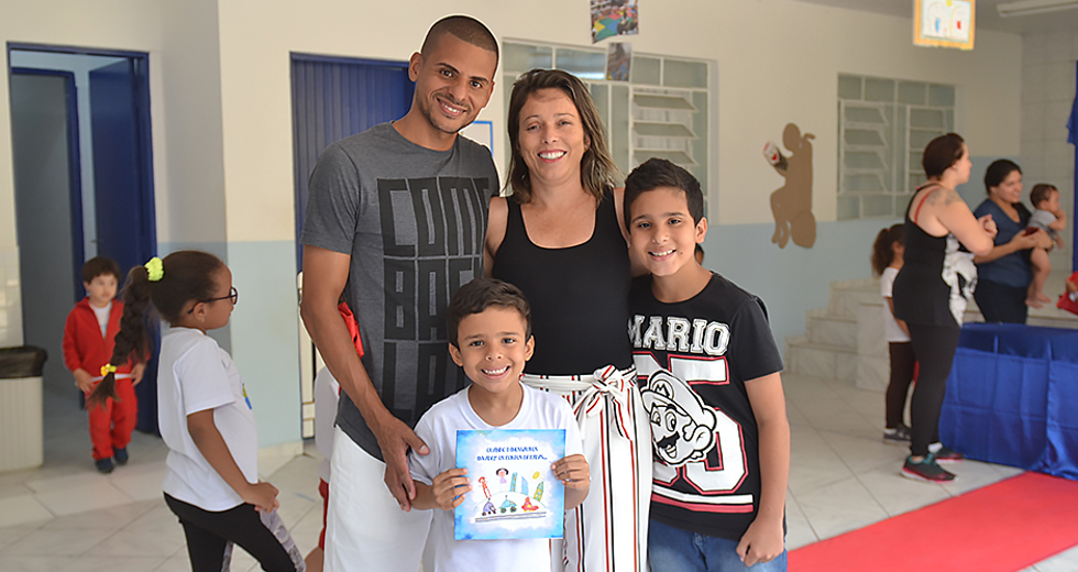 lancamento-livro-emei-zeli-de-toledo-dias-16-10-2019-lucas-cabral-04.jpg