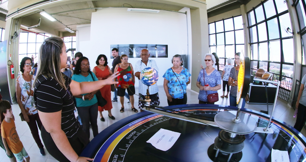 idosos-visitam-museu-interativo-de-ciencias-mic-fotosadenir-brittopmsjc-0903_52736098142_o.jpg