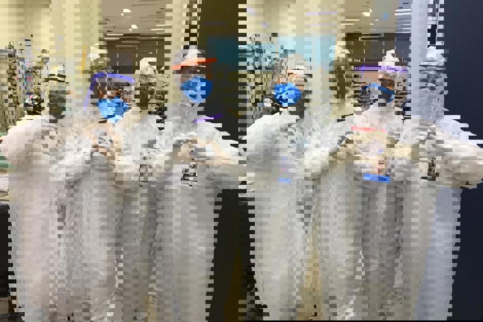 0-equipe-multisciplinar-se-prepara-na-unidade-de-terapia-intensiva.jpeg