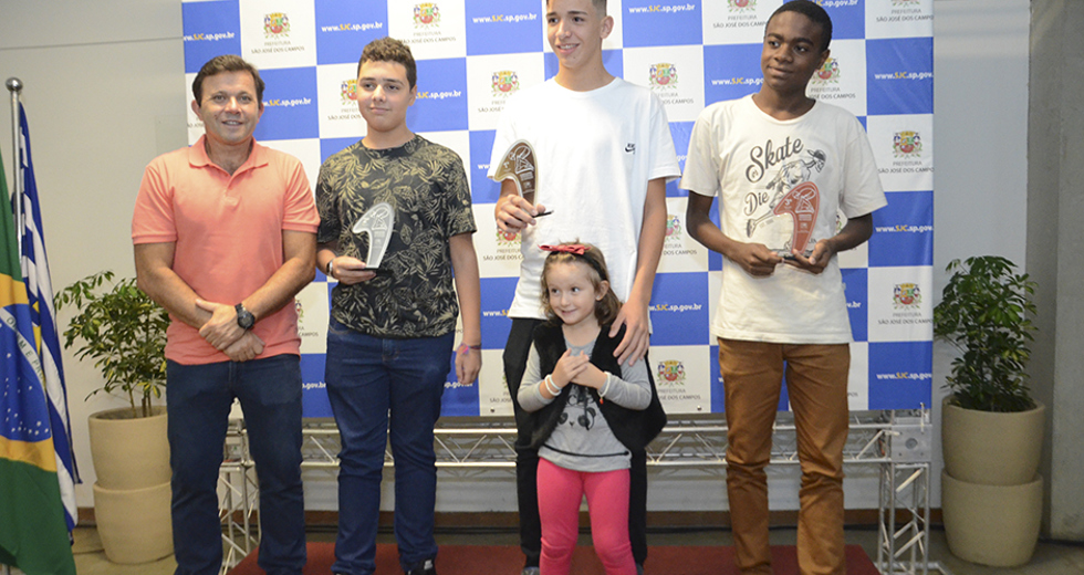 premiacao-circuito-intercentros-de-natacao-06-12-2019-lucas-cabral-120.jpg
