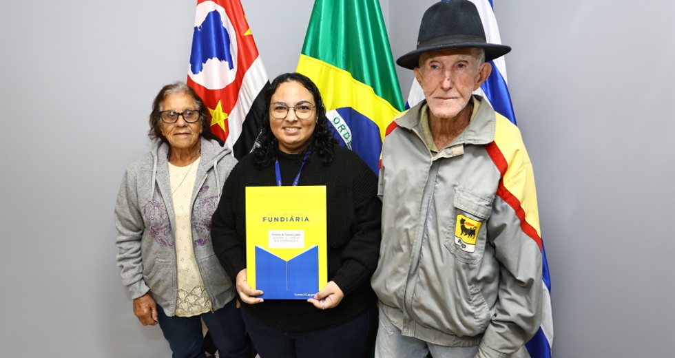 Entrega de matrícula de loteamento e títulos de regularização fundiária. Foto: Claudio Vieira/PMSJC 30-07-2025  