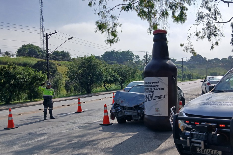 Ação educativa faz alerta para riscos de álcool e direção na JK