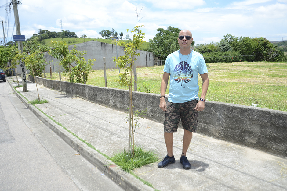 plantio-em-calcada-residencial-sao-francisco-20-12-2019-lucas-cabral-05.jpg