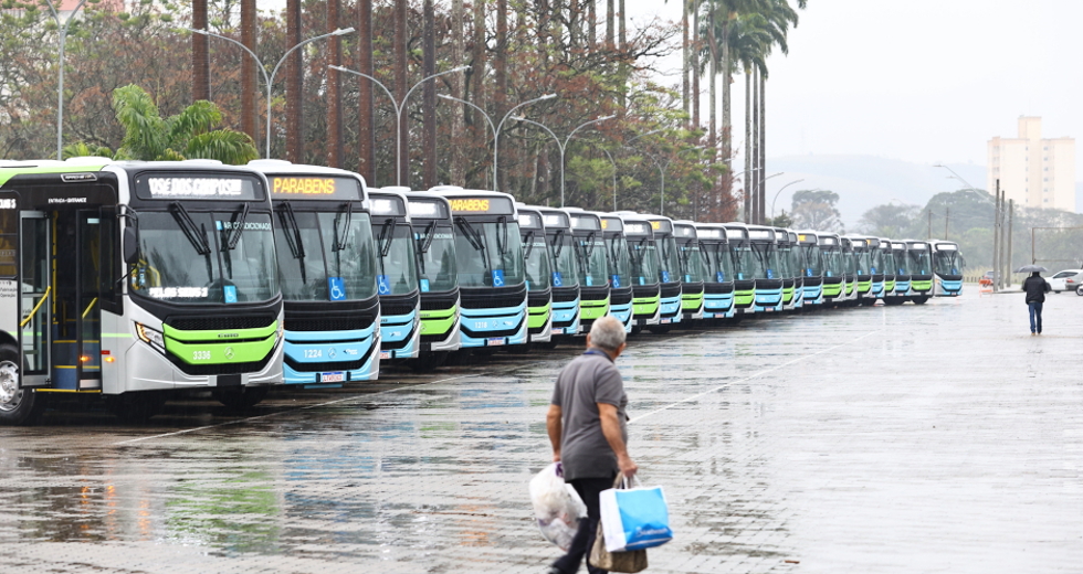 Coletiva de apresentação dos novos ônibus da frota da cidade. Foto: Claudio Vieira/PMSJC 25-07-2025   