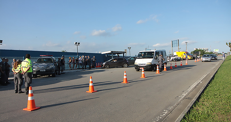 acao-conjunta-forcas-de-seguranca-blitz-bafometro-16-11-2019-lucas-cabral-08.jpg