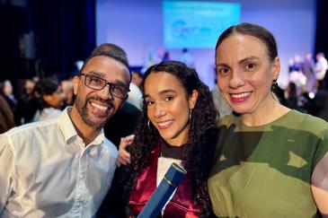 A solenidade reuniu familiares, professores e convidados no Teatro Municipal