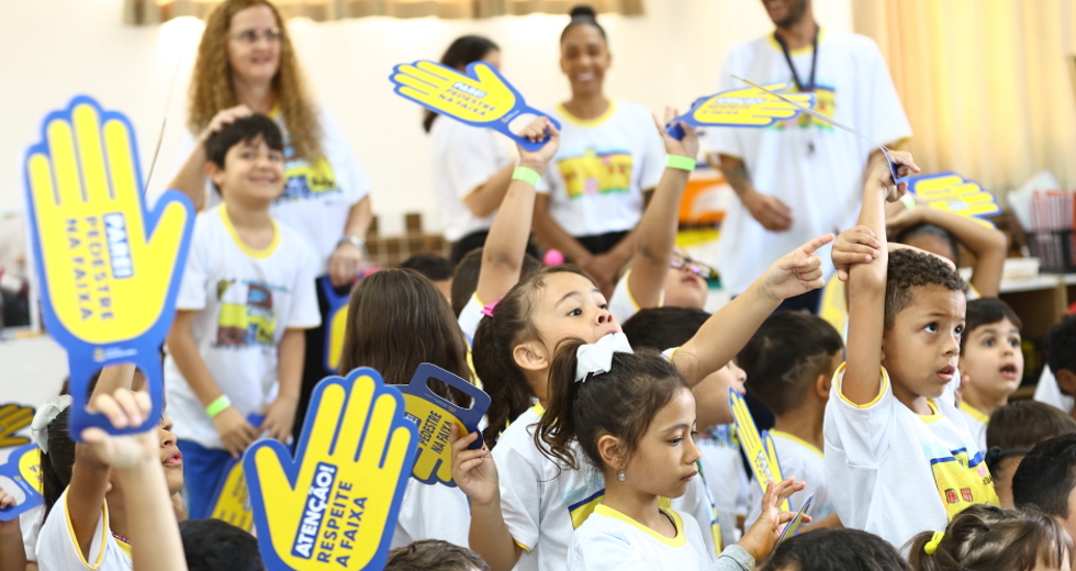 Ação Educamob da SEMOB no CEDIN Dra. Zilda Arns Neumann. Foto: Claudio Vieira/PMSJC 24-10-2025