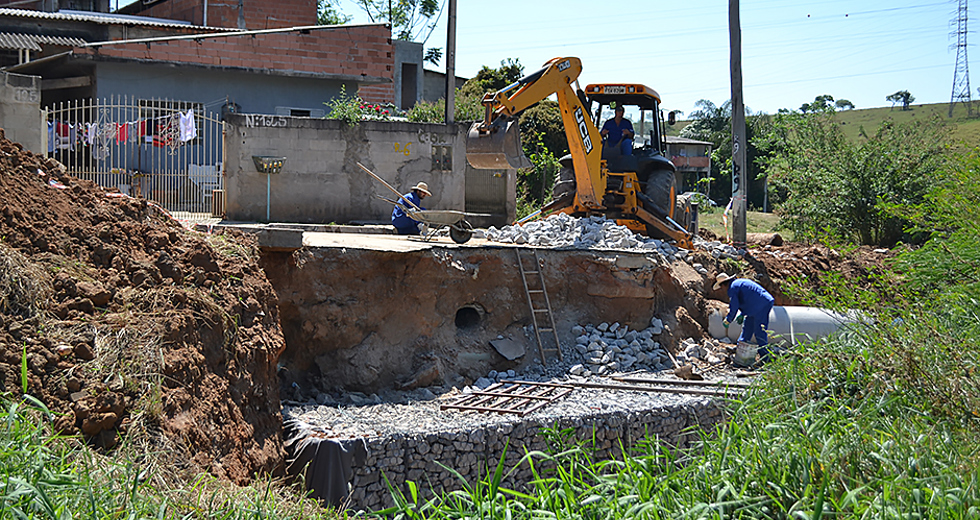 servico-contencao-de-erosao-rua-06-jardim-coqueiro-04-10-2019-lucas-cabral-05.jpg