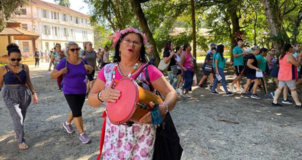 Grito de Carnaval dos frequentadores das Casas do Idoso no Parque Vicentina Aranha