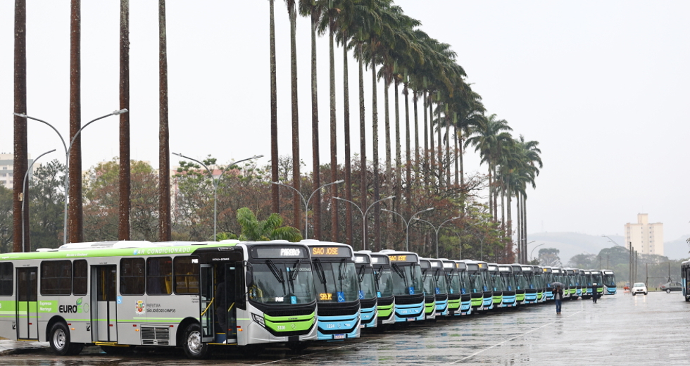 Coletiva de apresentação dos novos ônibus da frota da cidade. Foto: Claudio Vieira/PMSJC 25-07-2025   