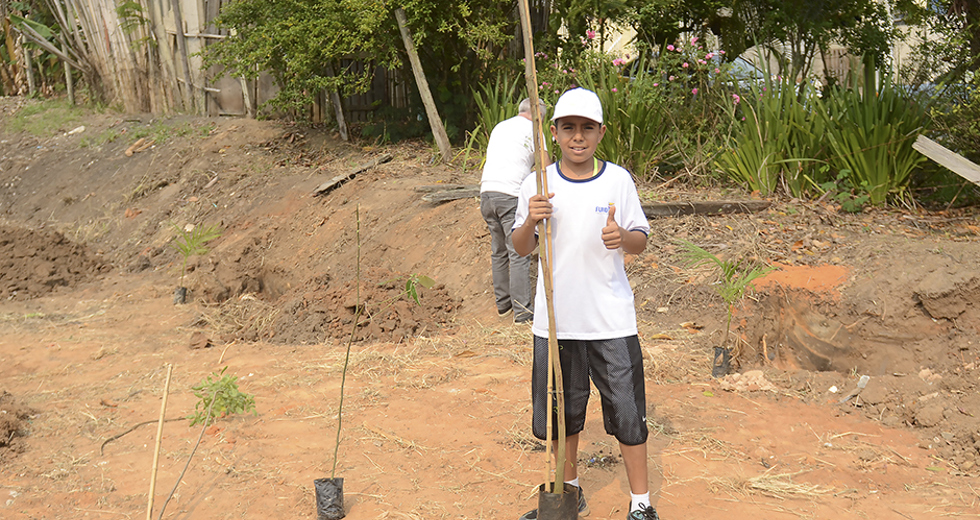 plantio-de-arvores-area-de-preservacao-permanente-corrego-alambari-20-09-2019-lucas-cabral-03.jpg