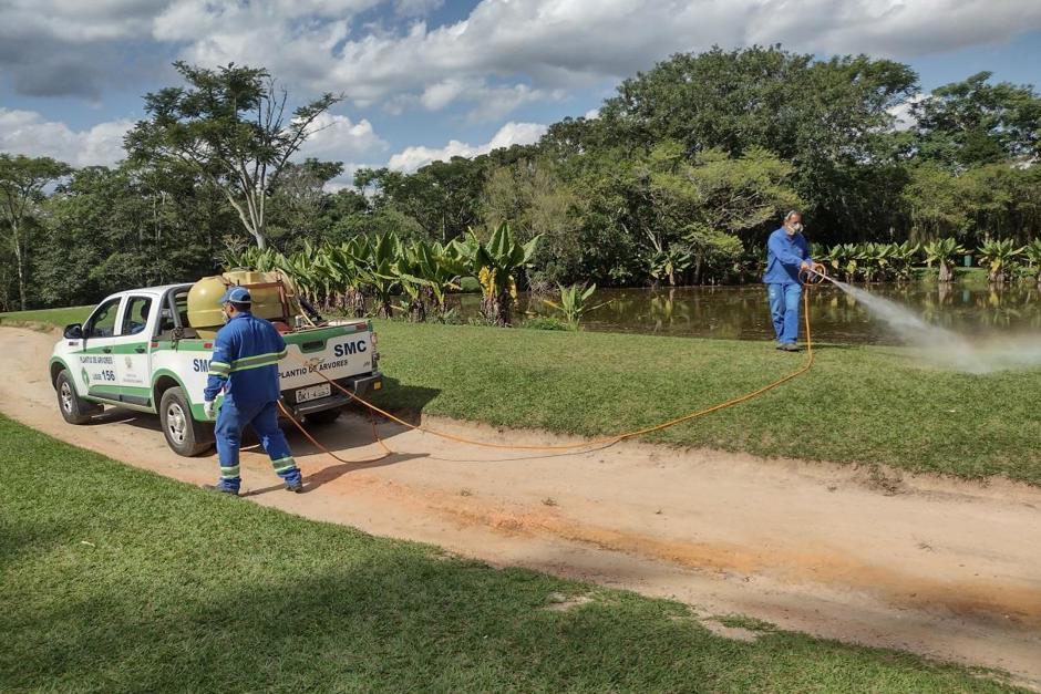 equipe-realizando-aplicacao-do-produto.jpg