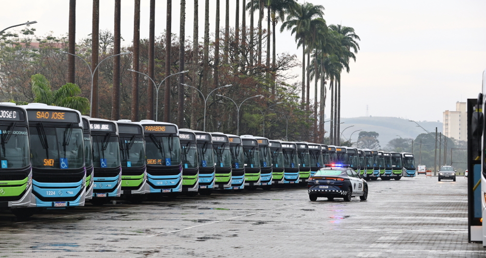Coletiva de apresentação dos novos ônibus da frota da cidade. Foto: Claudio Vieira/PMSJC 25-07-2025   