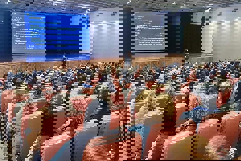 Formação promovida pela Secretaria de Educação usa a Teoria DISC para fortalecer a gestão escolar por meio do autoconhecimento e da inteligência emocional
