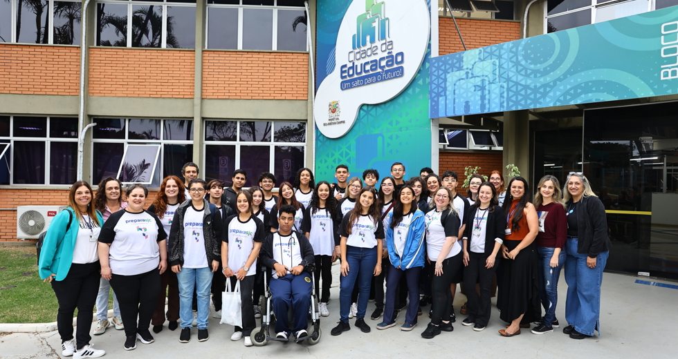Estudantes do PreparaSJC são homenageados por desempenho e dedicação