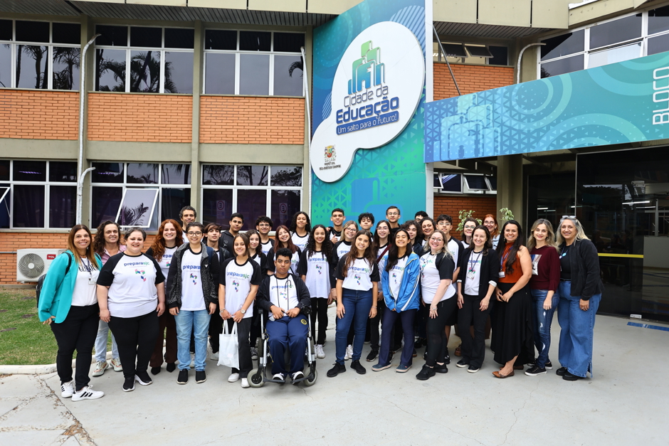 Estudantes do PreparaSJC são homenageados por desempenho e dedicação