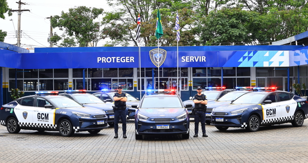 Novos veículos elétricos da frota da GCM. Foto: Claudio Vieira/PMSJC 31-10-2025