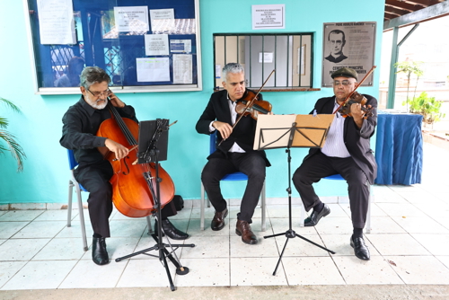 Orquestra Splendor encanta o público que visitava o local. | Foto: Claudio Vieira/PMSJC