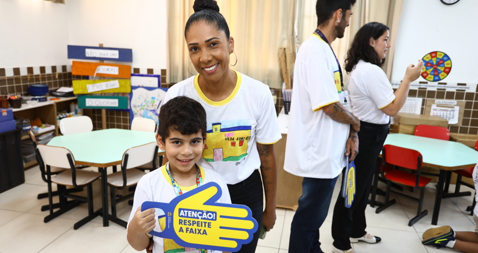 Ação Educamob da SEMOB no CEDIN Dra. Zilda Arns Neumann. Foto: Claudio Vieira/PMSJC 24-10-2025