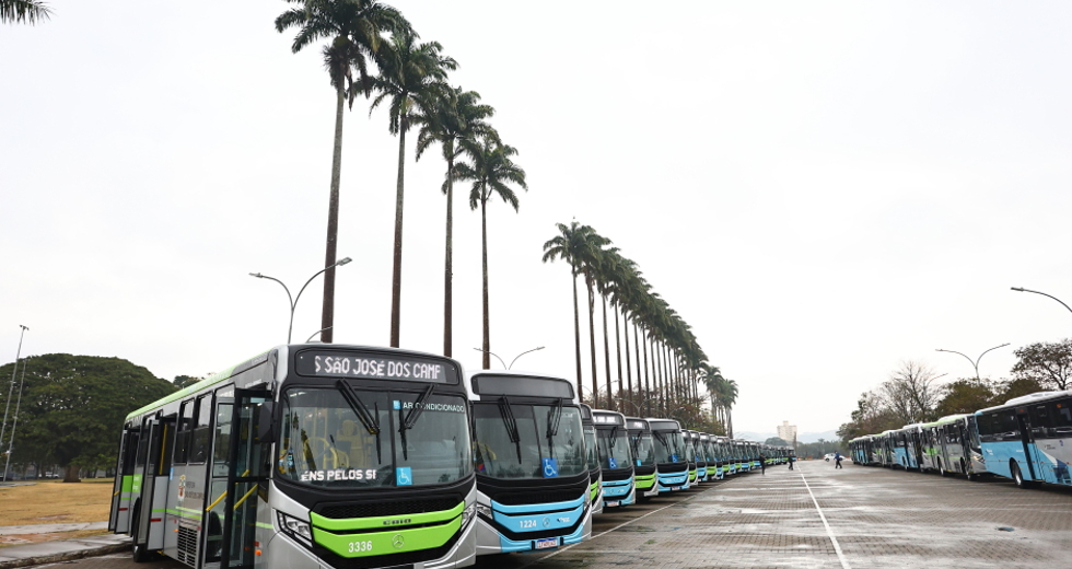 Coletiva de apresentação dos novos ônibus da frota da cidade. Foto: Claudio Vieira/PMSJC 25-07-2025   