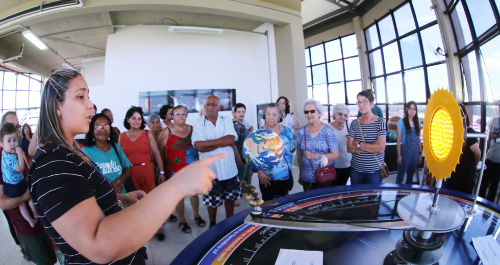 idosos-visitam-museu-interativo-de-ciencias-mic-fotosadenir-brittopmsjc-0903_52737102968_o.jpg