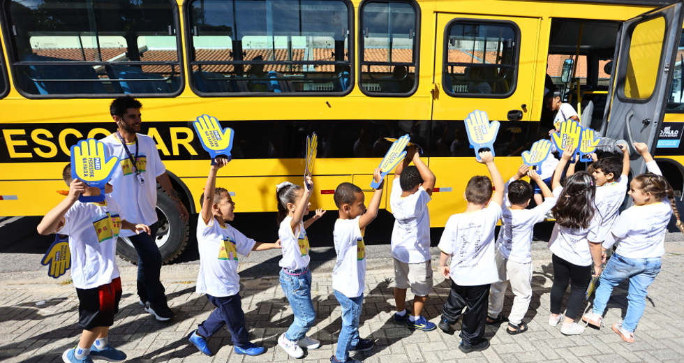 Ação Educamob da SEMOB no CEDIN Dra. Zilda Arns Neumann. Foto: Claudio Vieira/PMSJC 24-10-2025