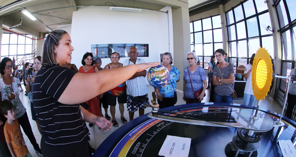 idosos-visitam-museu-interativo-de-ciencias-mic-fotosadenir-brittopmsjc-0903_52736875764_o.jpg
