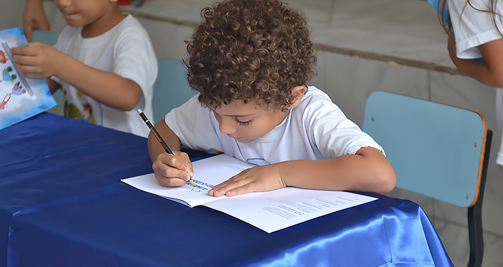 lancamento-livro-emei-zeli-de-toledo-dias-16-10-2019-lucas-cabral-21.jpg