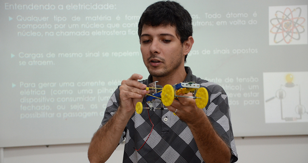 oficina-robotica-cedempe-09-04-2019-lucas-cabral-11.jpg