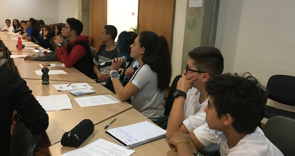 alunos-do-ensino-fundamental-participam-de-simulacao-da-onu-05.jpeg