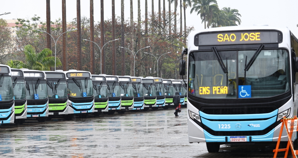 Coletiva de apresentação dos novos ônibus da frota da cidade. Foto: Claudio Vieira/PMSJC 25-07-2025   