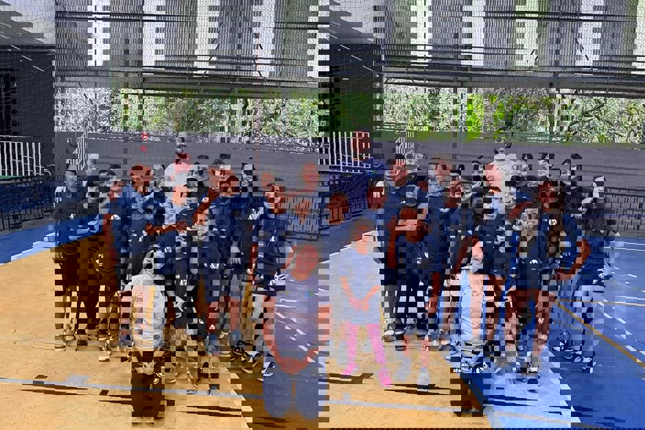 Atendidos têm aulas de judô, futsal, handebol e futebol society