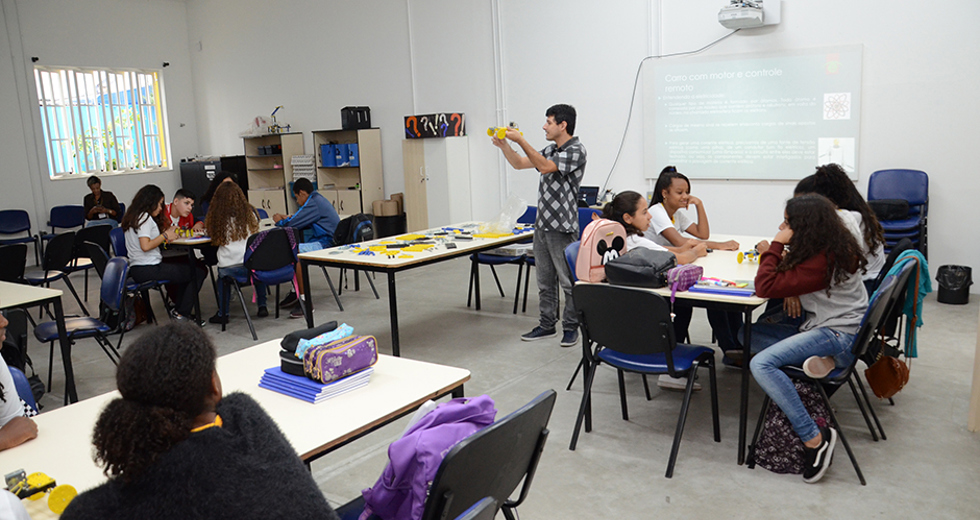 oficina-robotica-cedempe-09-04-2019-lucas-cabral-12.jpg