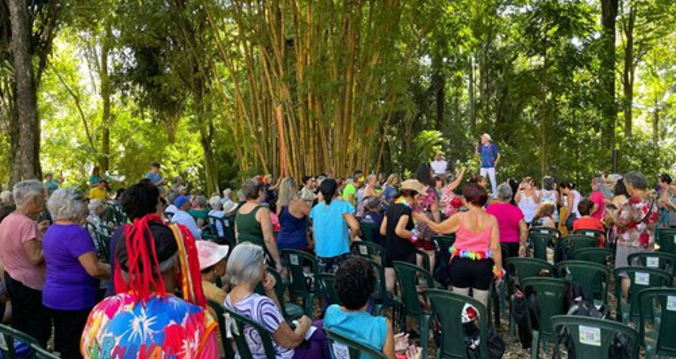Grito de Carnaval dos frequentadores das Casas do Idoso no Parque Vicentina Aranha