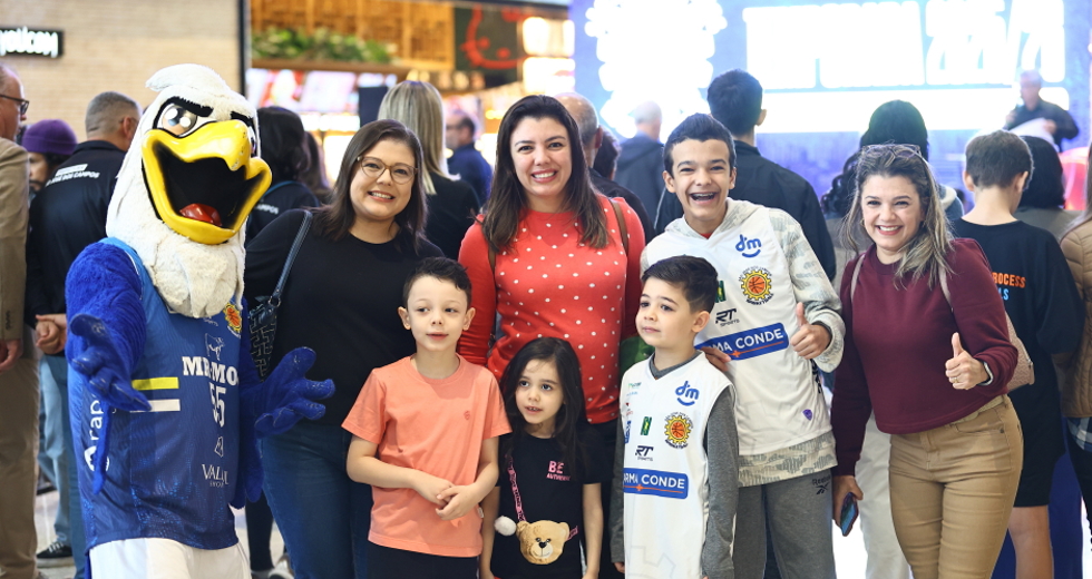 Apresentação do time de basquete masculino. Foto: Claudio Vieira/PMSJC 22-07-2025