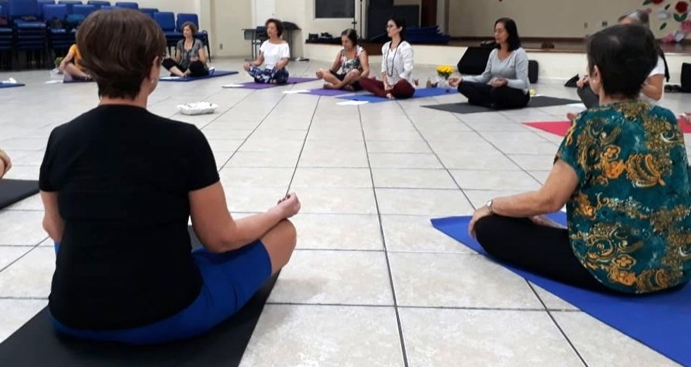 yoga-casa-do-idoso.jpg
