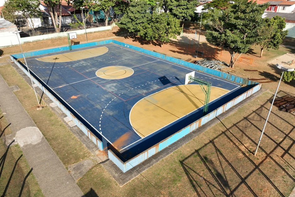 desmontagem-da-quadra-de-futsal.jpg
