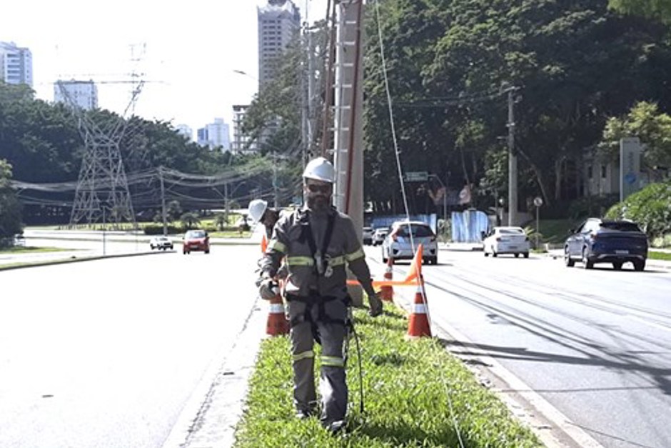 O serviço de remoção de fios será realizado no Jardim São Dimas e Jardim Oswaldo Cruz nesta terça (15)