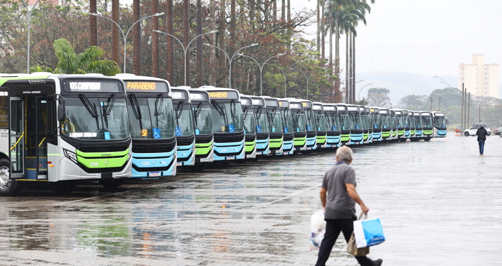 Coletiva de apresentação dos novos ônibus da frota da cidade. Foto: Claudio Vieira/PMSJC 25-07-2025